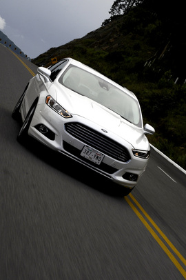 2013款福特蒙迪欧海外试驾实拍