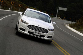 2013款福特蒙迪欧海外试驾实拍