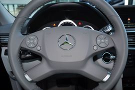 2013款奔驰E260L优雅型