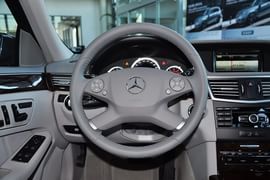 2013款奔驰E260L优雅型