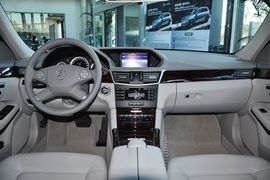 2013款奔驰E260L优雅型