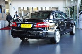 2013款奔驰E260L优雅型