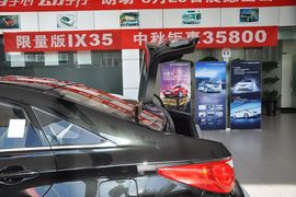 2011款现代索纳塔八2.0L