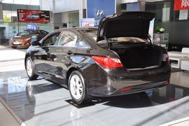 2011款现代索纳塔八2.0L