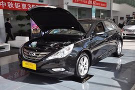 2011款现代索纳塔八2.0L