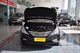 2011款现代索纳塔八2.0L