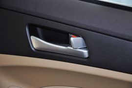 2011款现代索纳塔八2.0L