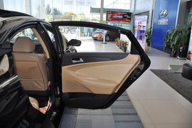 2011款现代索纳塔八2.0L