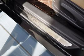 2011款现代索纳塔八2.0L