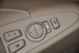 2011款现代索纳塔八2.0L