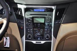 2011款现代索纳塔八2.0L