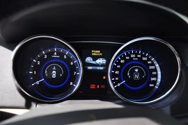 2011款现代索纳塔八2.0L
