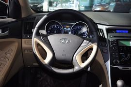 2011款现代索纳塔八2.0L