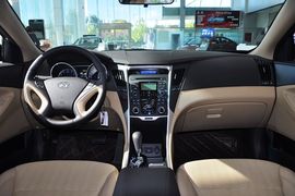 2011款现代索纳塔八2.0L