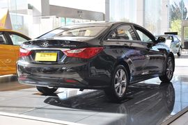 2011款现代索纳塔八2.0L