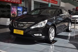 2011款现代索纳塔八2.0L