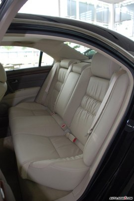 2010款讴歌RL实拍