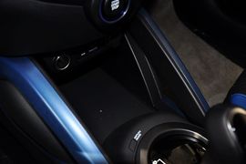 2012款现代飞思Veloster