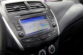 2012广州车展国产标致3008对比国产劲炫