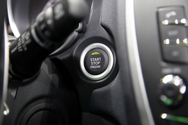 2012广州车展国产标致3008对比国产劲炫