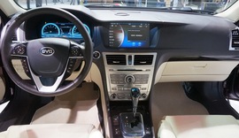 2013款比亚迪思锐VS北汽C70G