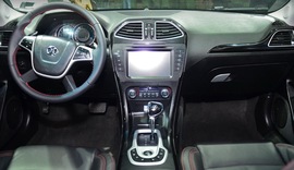 2013款比亚迪思锐VS北汽C70G