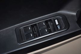 2012款吉利全球鹰熊猫1.0L手动标准型