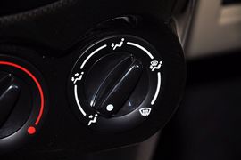 2012款吉利全球鹰熊猫1.0L手动标准型