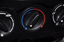 2012款吉利全球鹰熊猫1.0L手动标准型