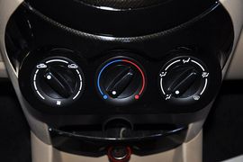 2012款吉利全球鹰熊猫1.0L手动标准型