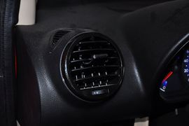 2012款吉利全球鹰熊猫1.0L手动标准型