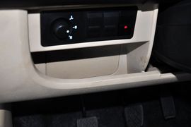 2012款吉利全球鹰熊猫1.0L手动标准型