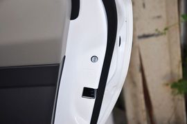 2012款福特福克斯三厢1.6L手自一体舒适型