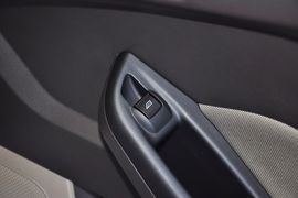 2012款福特福克斯三厢1.6L手自一体舒适型