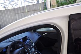 2012款福特福克斯三厢1.6L手自一体舒适型