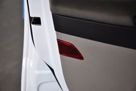 2012款福特福克斯三厢1.6L手自一体舒适型