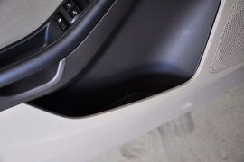 2012款福特福克斯三厢1.6L手自一体舒适型
