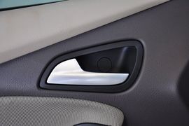2012款福特福克斯三厢1.6L手自一体舒适型