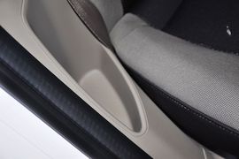 2012款福特福克斯三厢1.6L手自一体舒适型