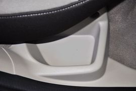 2012款福特福克斯三厢1.6L手自一体舒适型