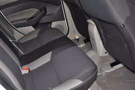 2012款福特福克斯三厢1.6L手自一体舒适型