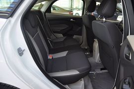2012款福特福克斯三厢1.6L手自一体舒适型