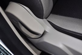 2012款福特福克斯三厢1.6L手自一体舒适型