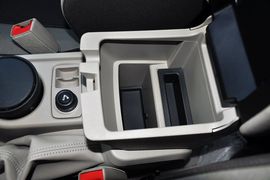 2012款福特福克斯三厢1.6L手自一体舒适型