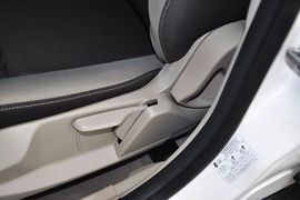 2012款福特福克斯三厢1.6L手自一体舒适型