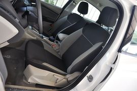 2012款福特福克斯三厢1.6L手自一体舒适型