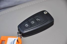 2012款福特福克斯三厢1.6L手自一体舒适型