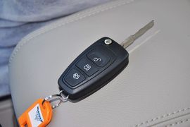 2012款福特福克斯三厢1.6L手自一体舒适型