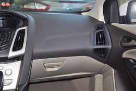2012款福特福克斯三厢1.6L手自一体舒适型