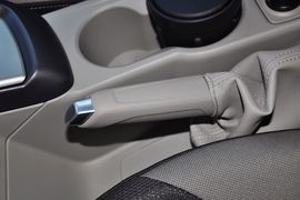 2012款福特福克斯三厢1.6L手自一体舒适型